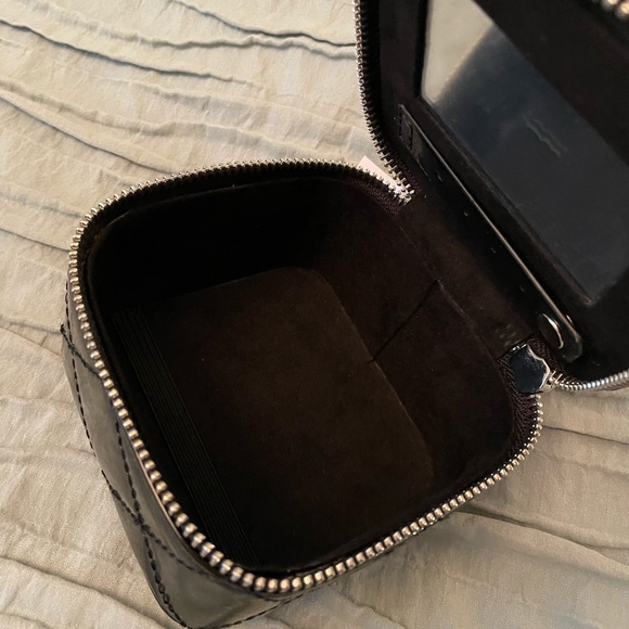Hard sided travel jewelry box with mirror - Picture 2 of 4